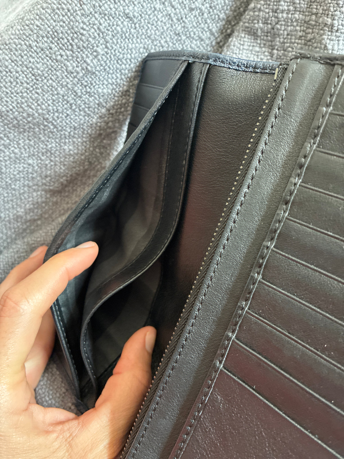 Burberry wallet - LIKE NEW