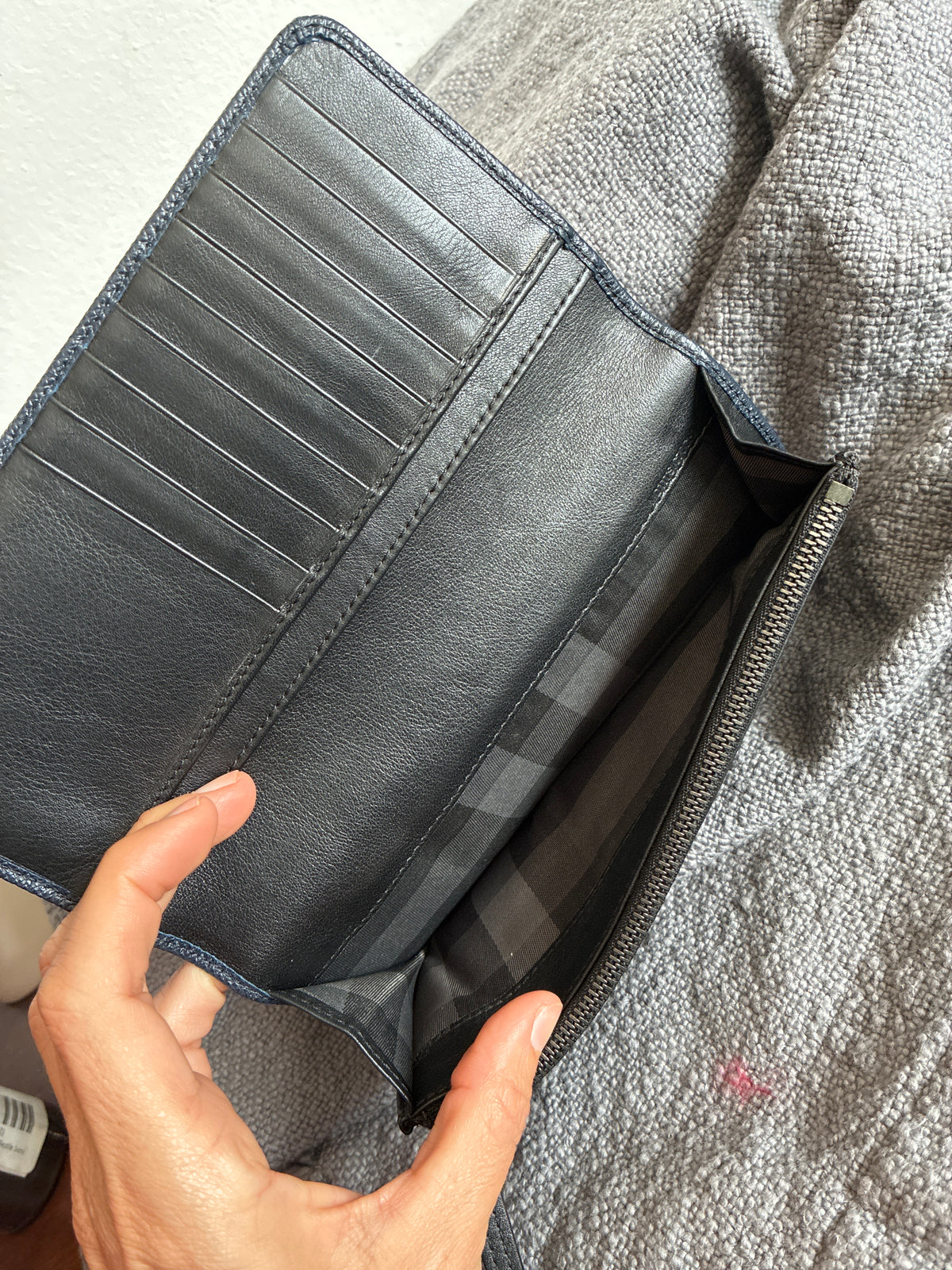 Burberry wallet - LIKE NEW