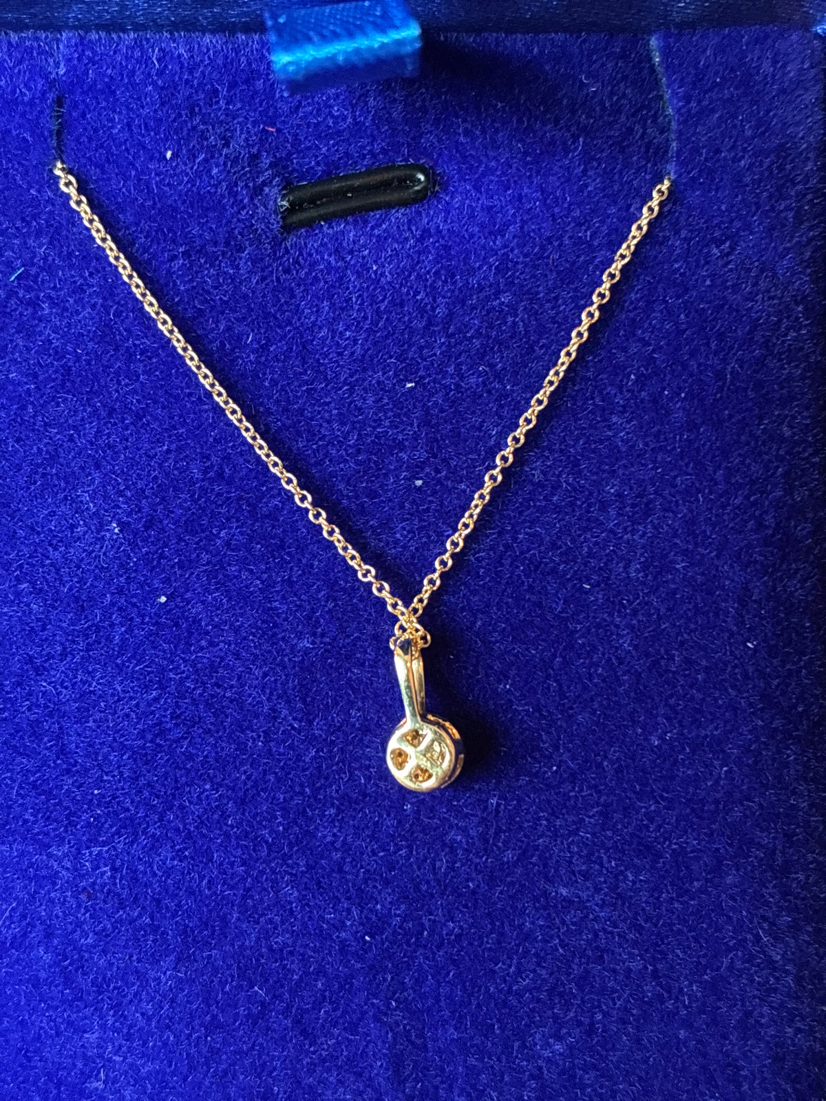 Diamond solitaire in 14K gold