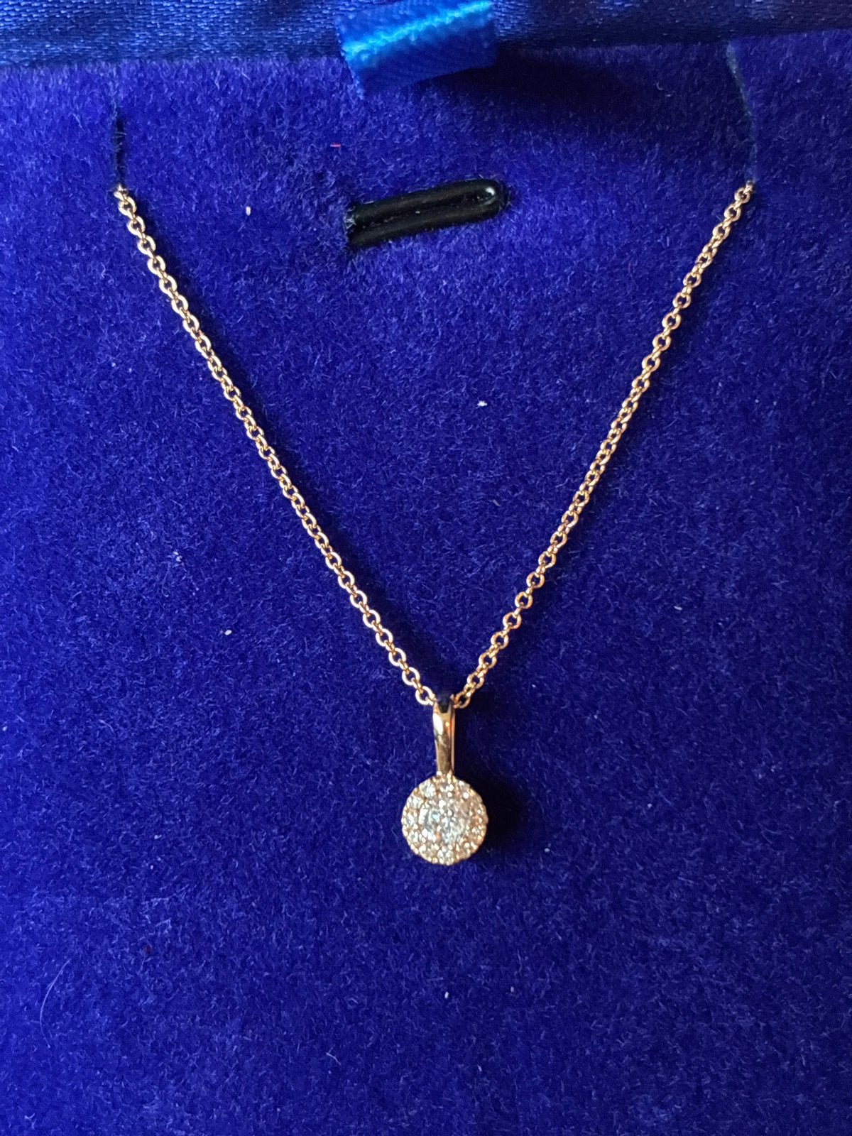 Diamond solitaire in 14K gold