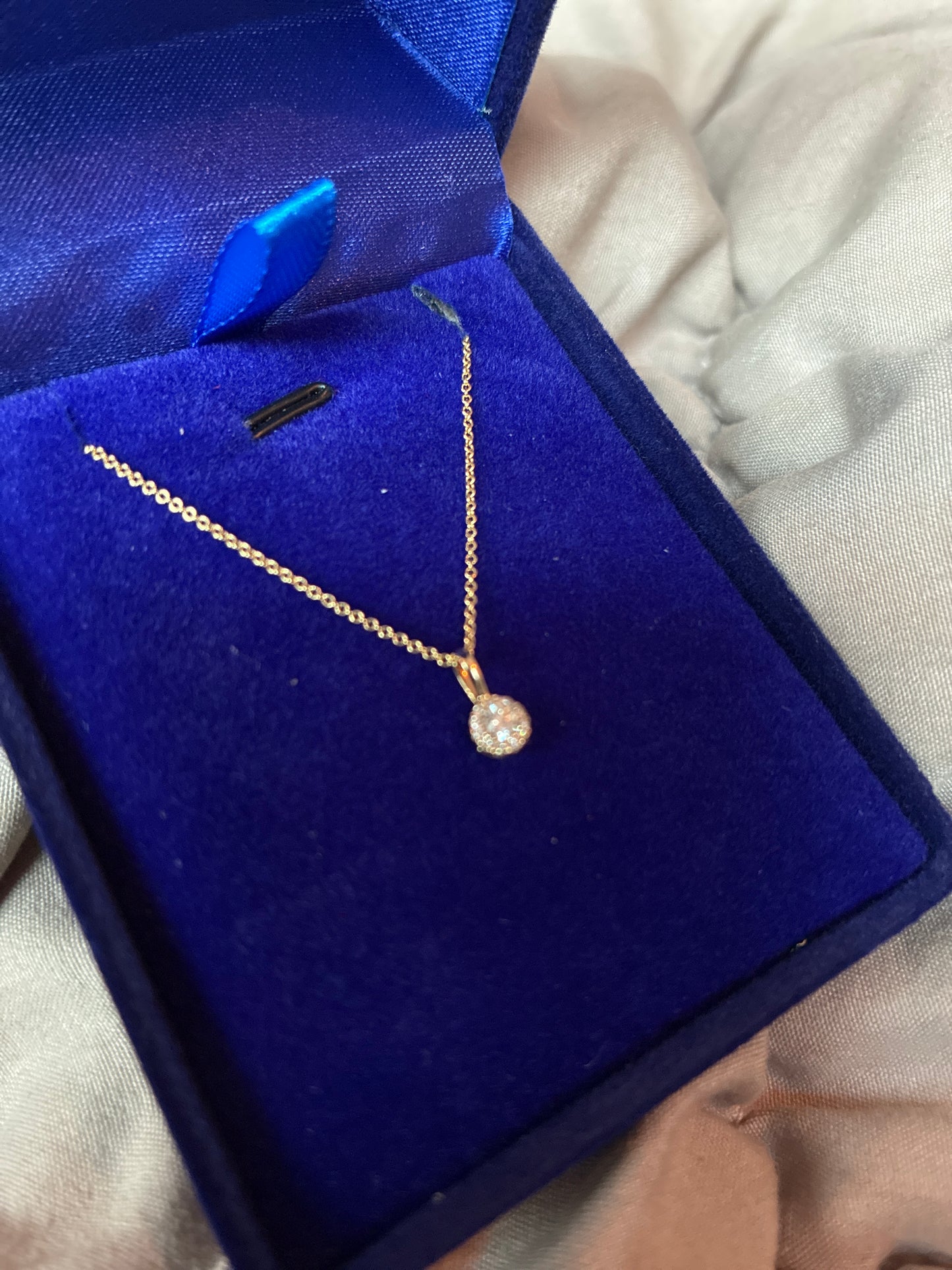 Diamond solitaire in 14K gold